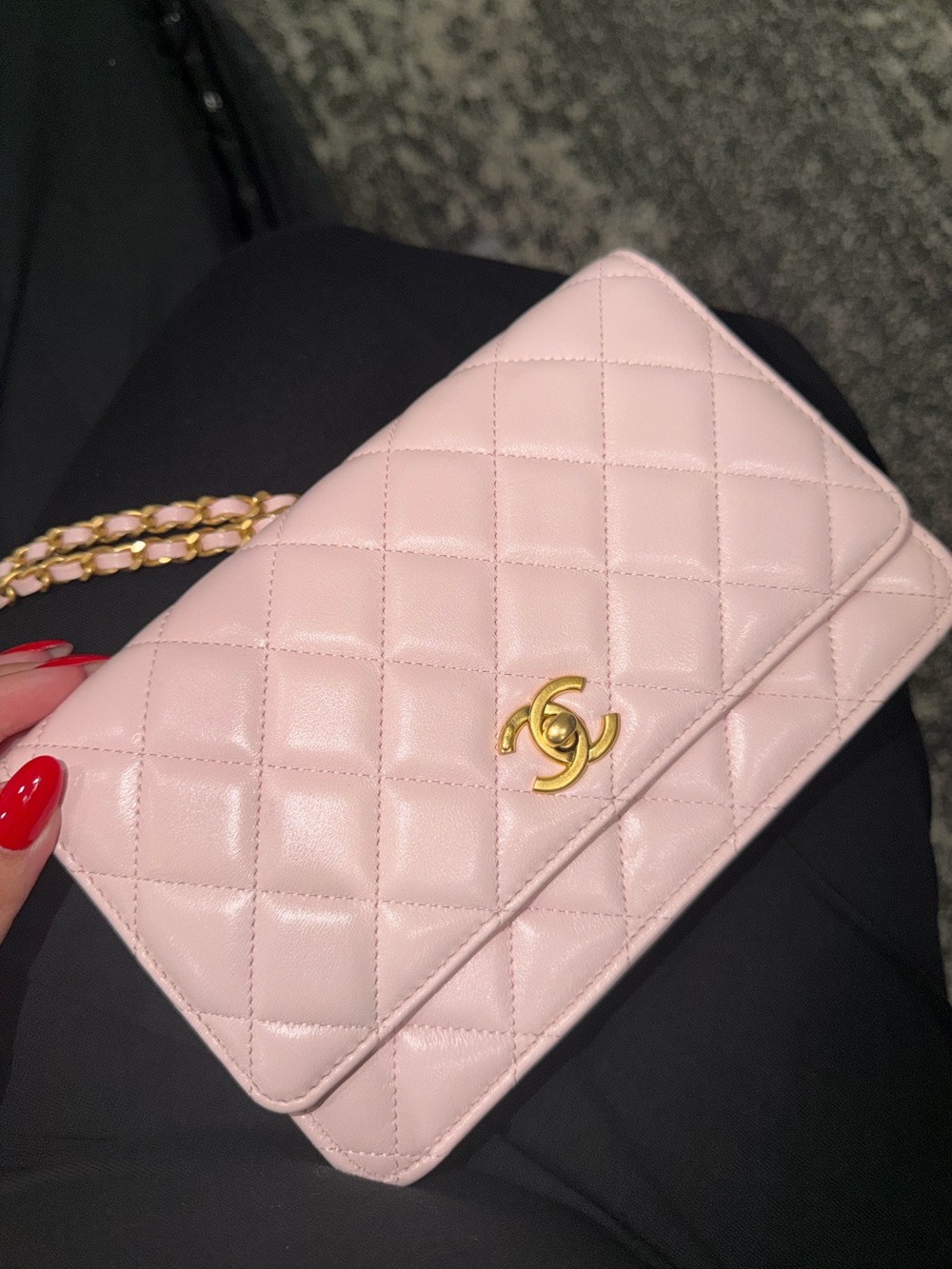 CHANEL Pink Quilted Leather Crossbody Bag Gold CC. - Picture 2 of 8